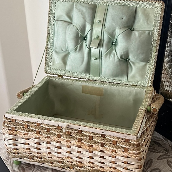 Vintage Sewing Basket - Woven with Satin Lining and Mint Green Details - Picture 6 of 9